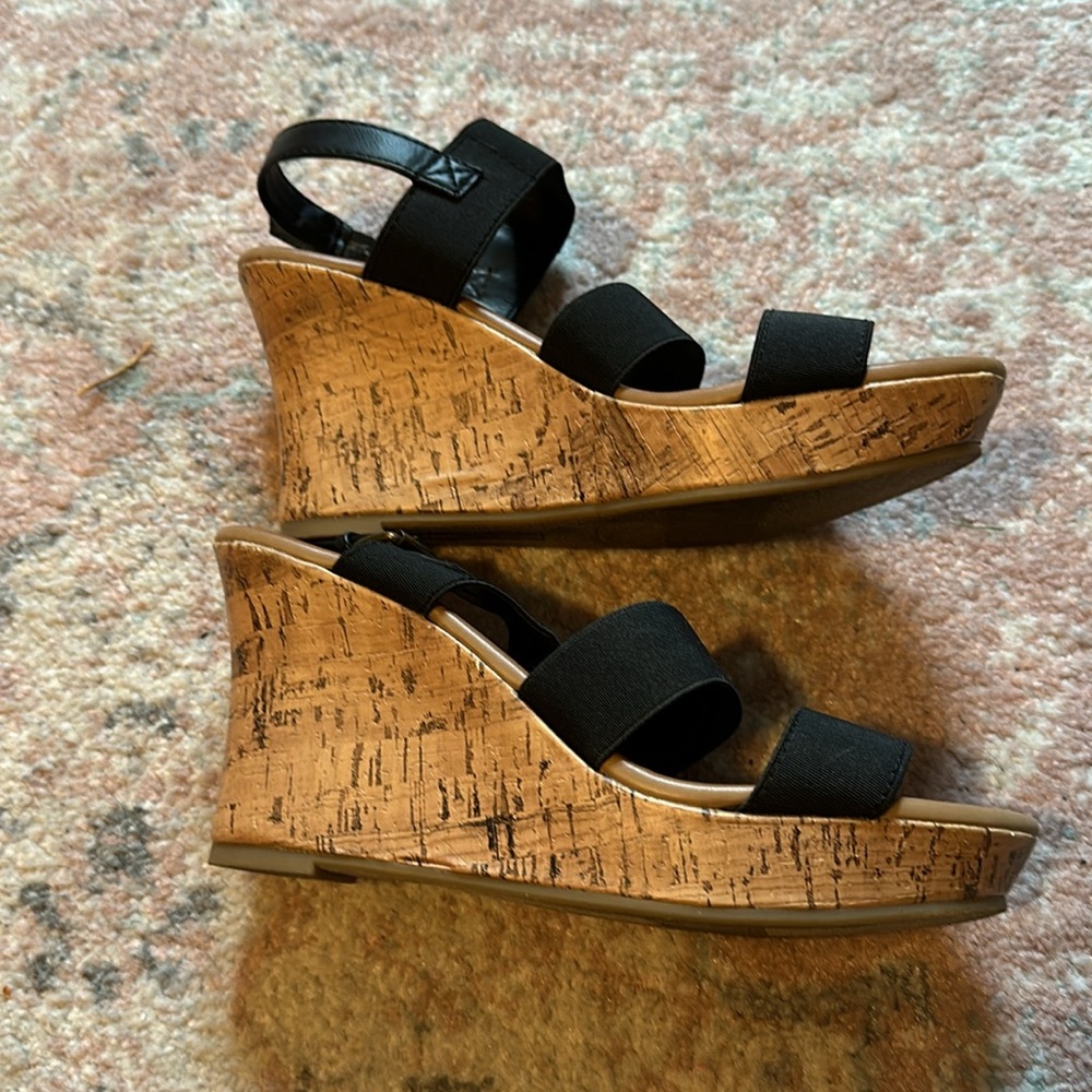 Women’s Platforms - Picture 2 of 4